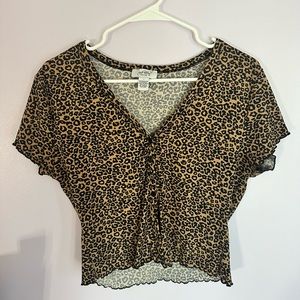 Just Polly Boutique cheetah shirt size L